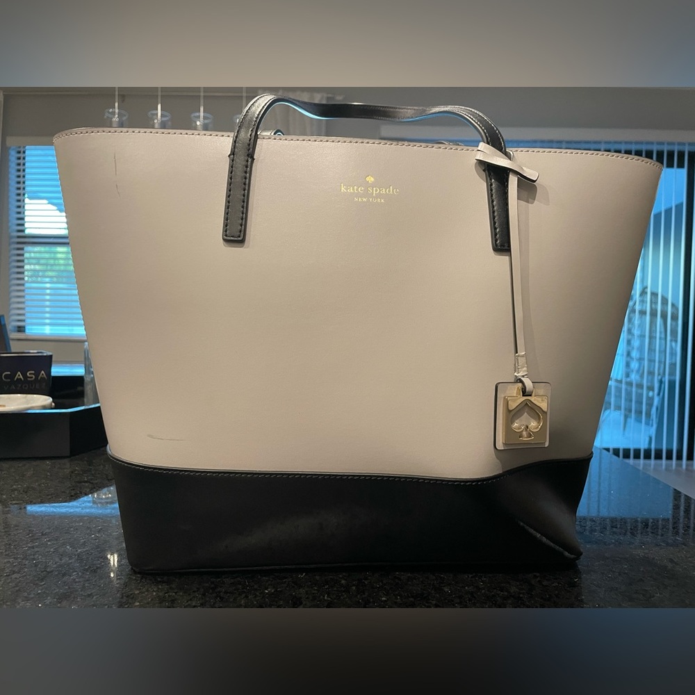 Grey/black Kate Spade tote. Perfect for work or on the go.